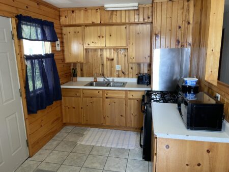 vacationersInn-cabin6-kitchen