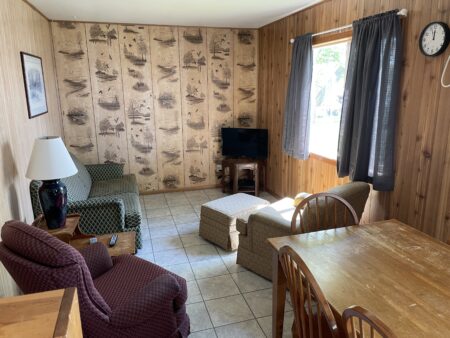 vacationersInn-cabin6-livingroom